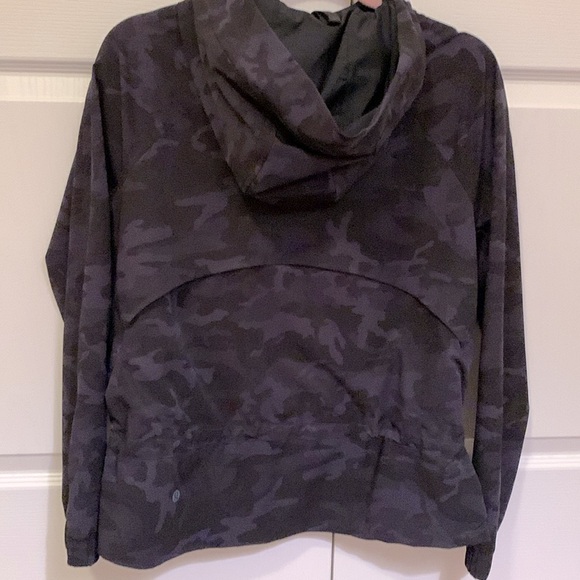 Lululemon | New Pack it up jacket (size4) - Picture 3 of 14
